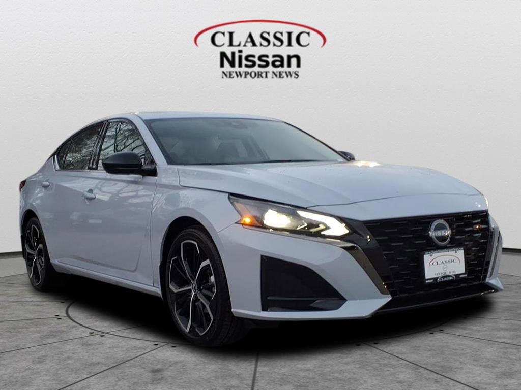 2025 Nissan Altima SR's photo