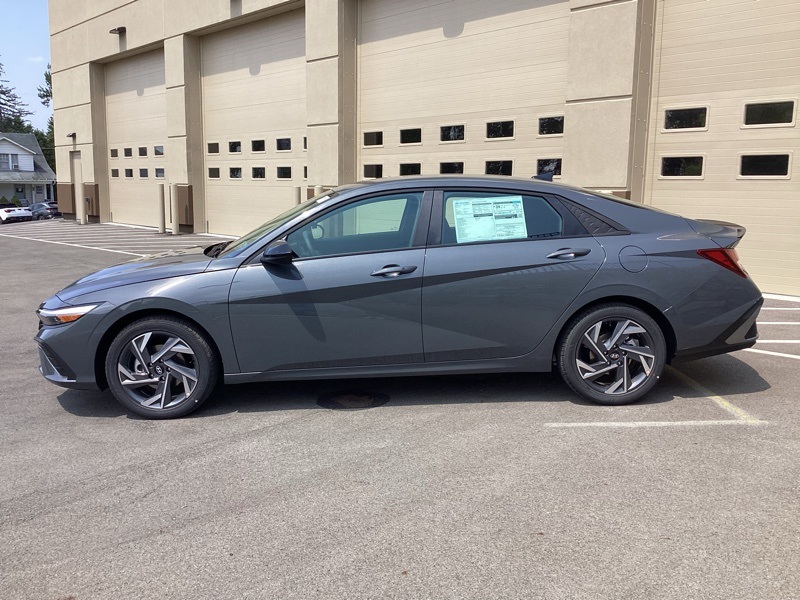 2025 Hyundai Elantra SEL Sport photo 4
