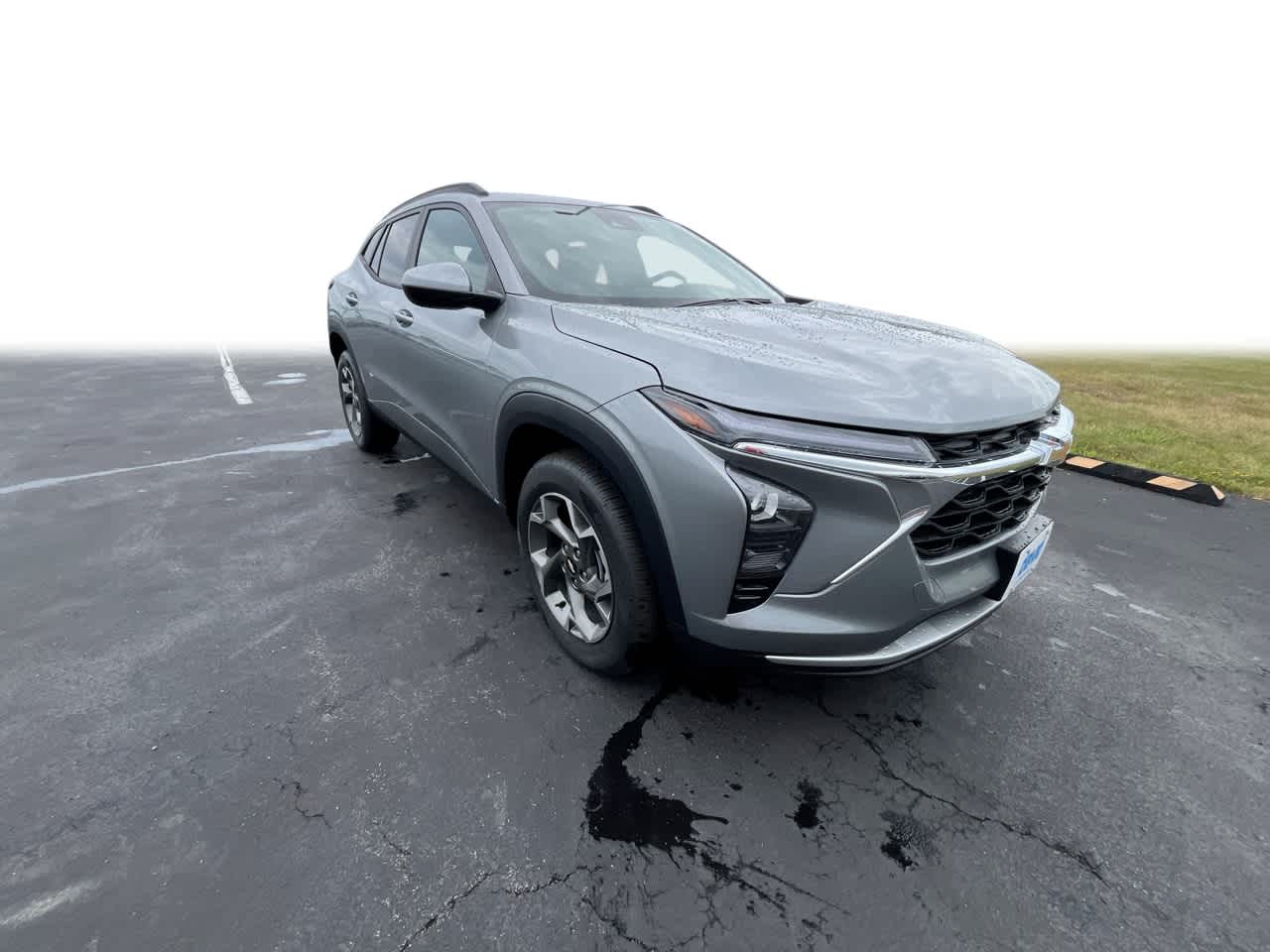 2025 Chevrolet Trax LT photo 2