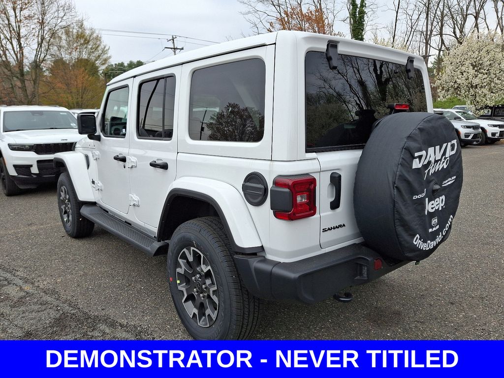 2025 Jeep Wrangler Sahara photo 3