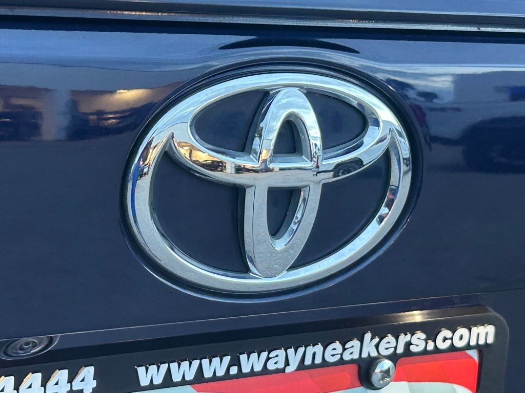 2024 Toyota RAV4 XLE photo 19