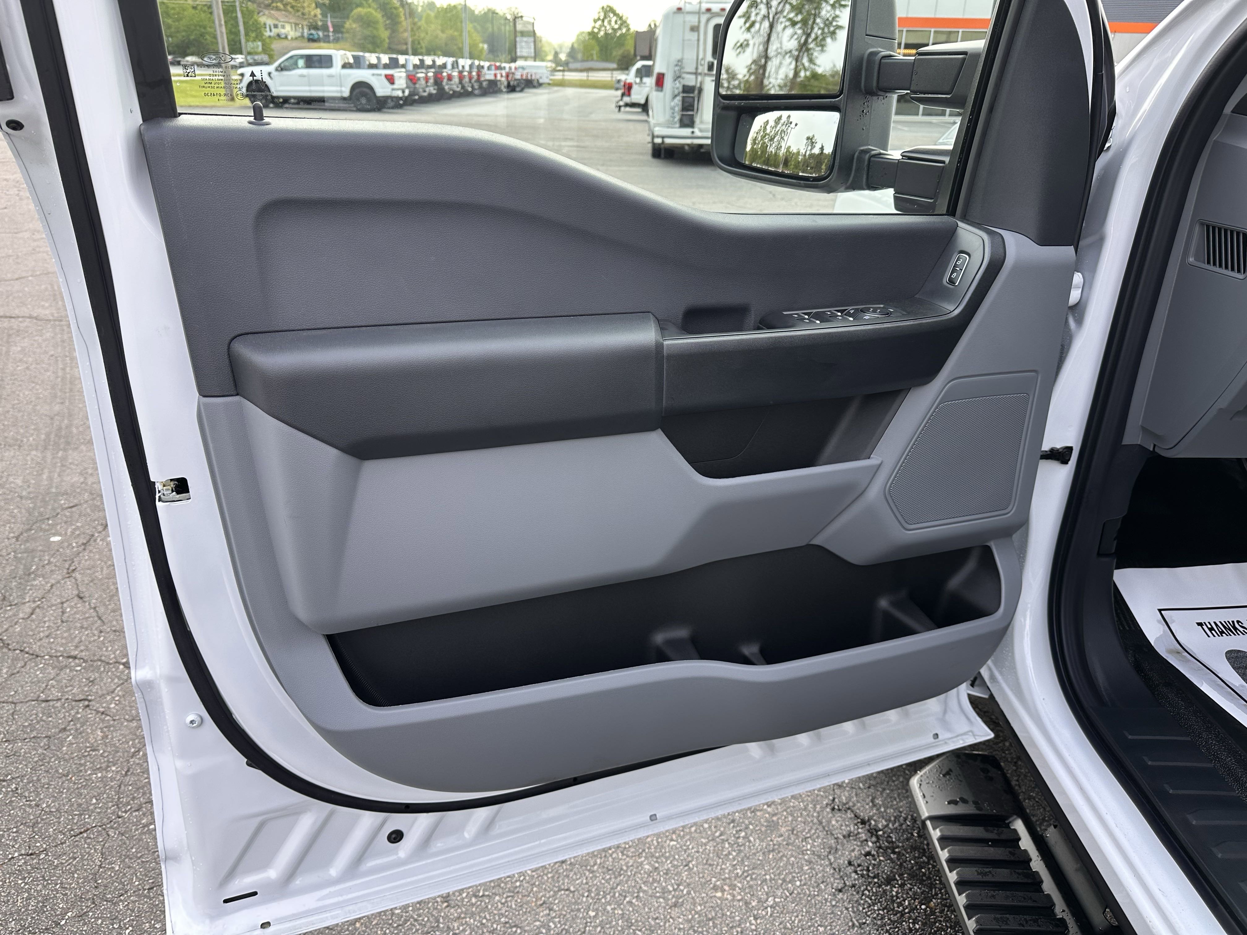 2025 Ford F-350 XL photo 5