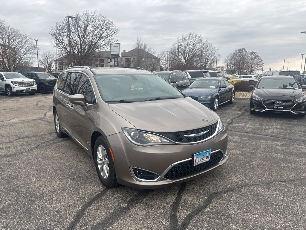 2017 Chrysler Pacifica Touring-L Plus's photo