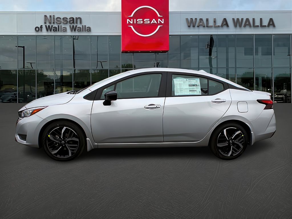 2025 Nissan Versa SR photo 4