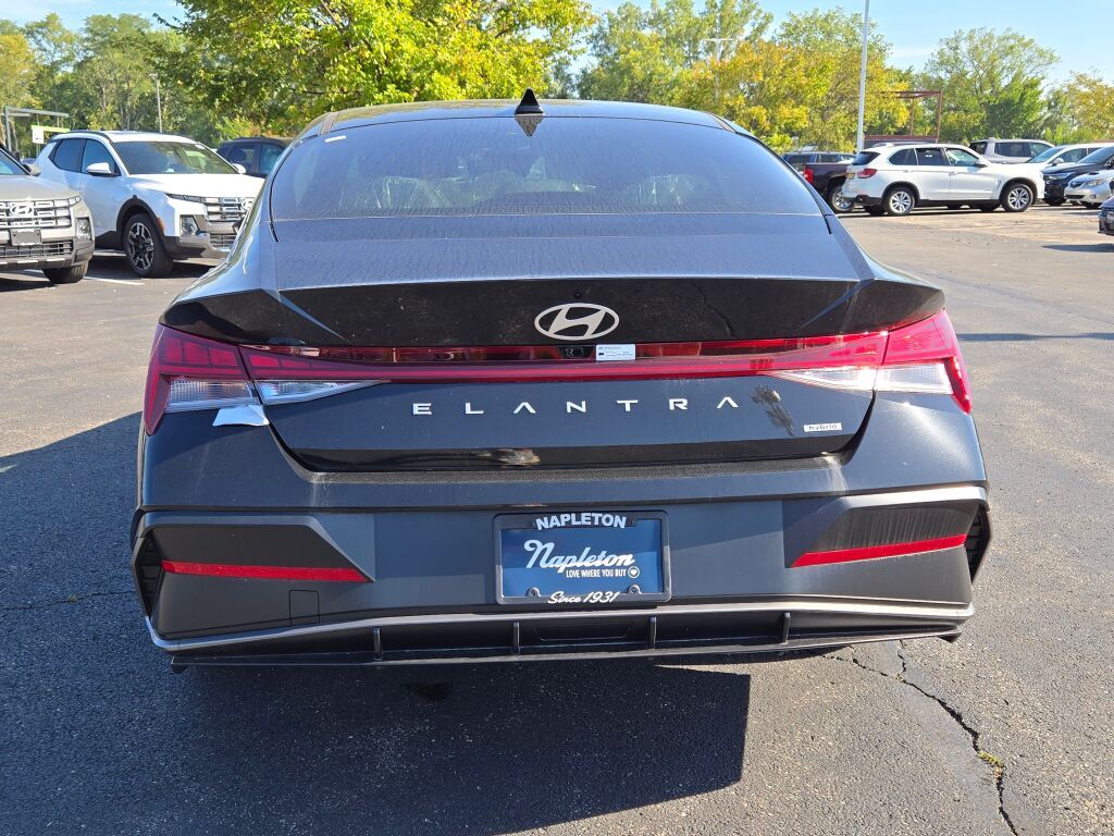 2025 Hyundai Elantra Hybrid Limited photo 12