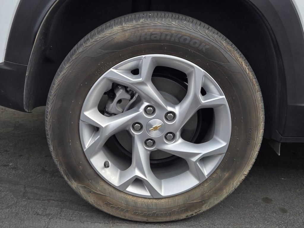 2024 Chevrolet Trax LS photo 4