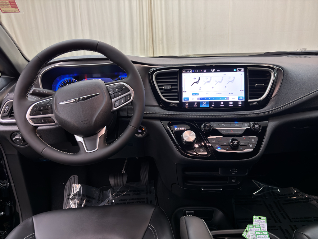 2026 Chrysler Pacifica photo 14