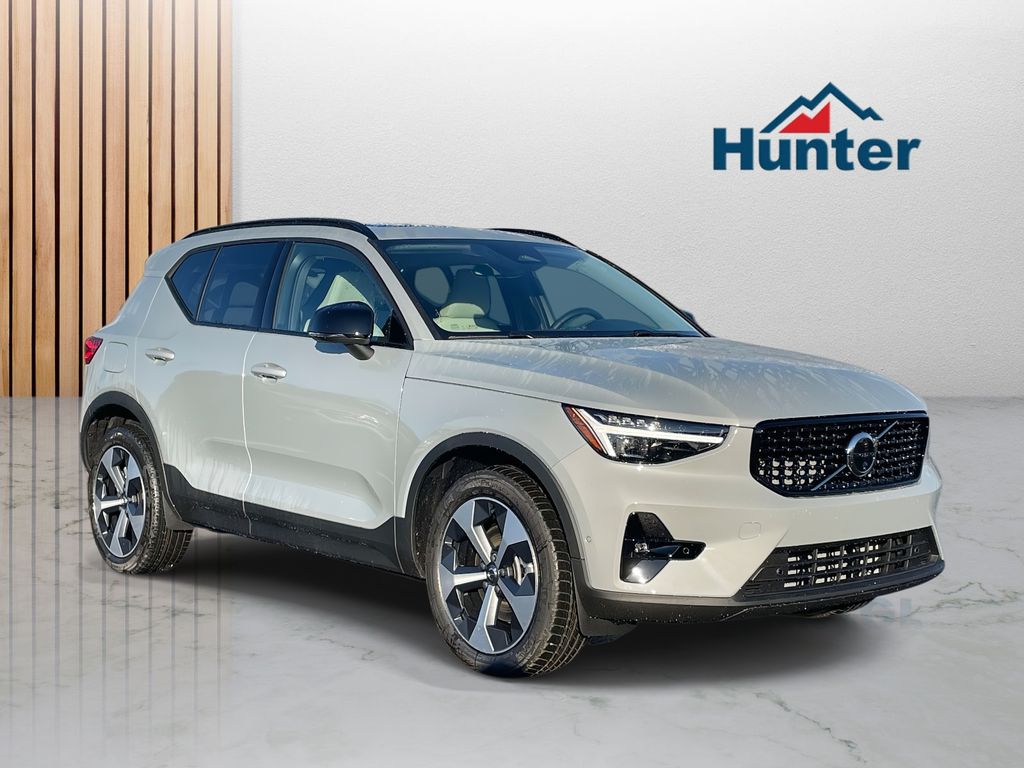 2026 Volvo XC40 Plus's photo
