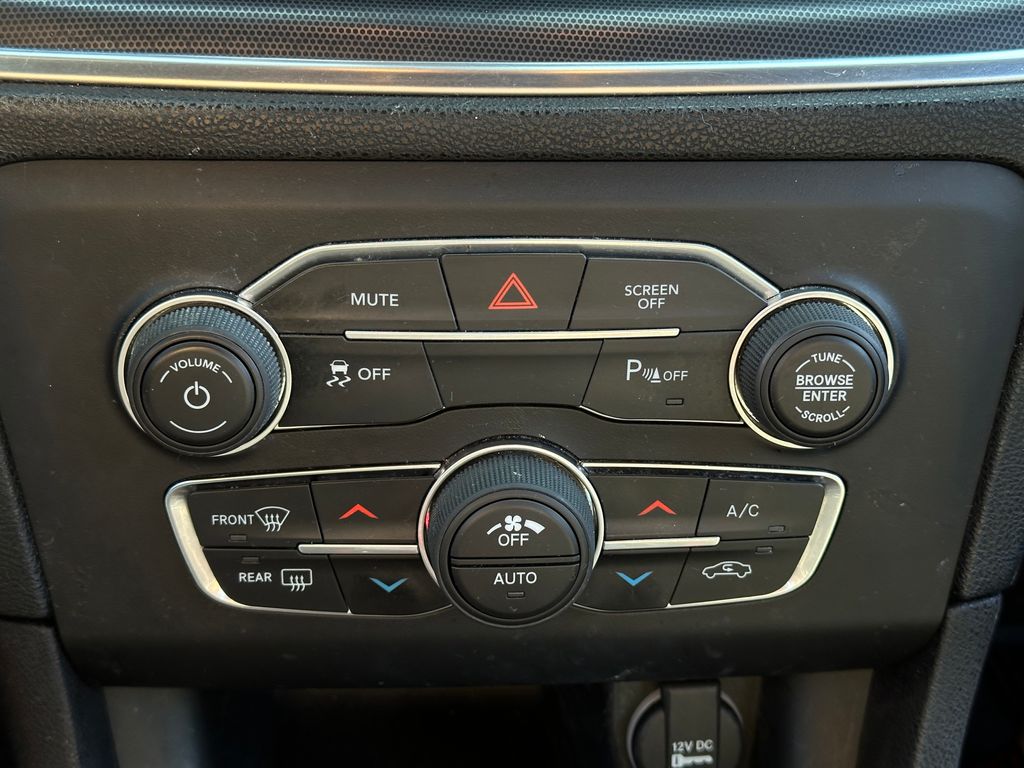 2018 Dodge Charger SXT Plus photo 21