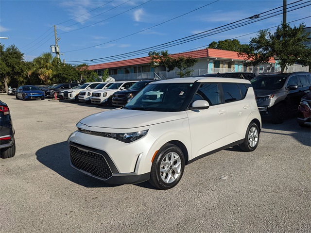 2023 Kia Soul LX photo 2