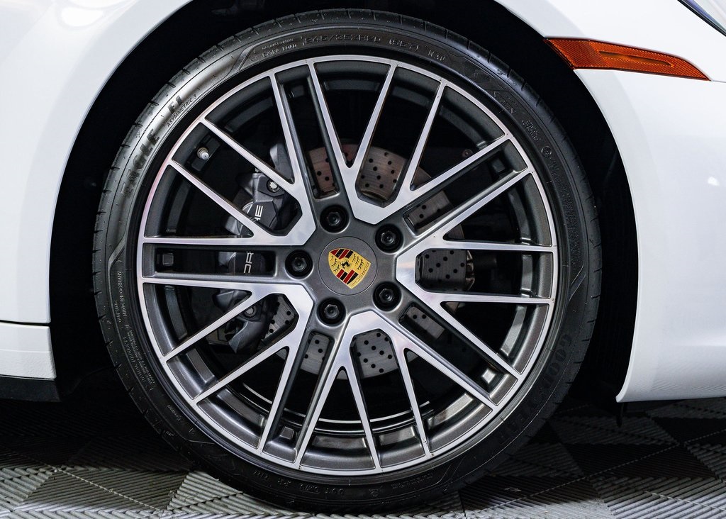 2023 Porsche 911 4 photo 12