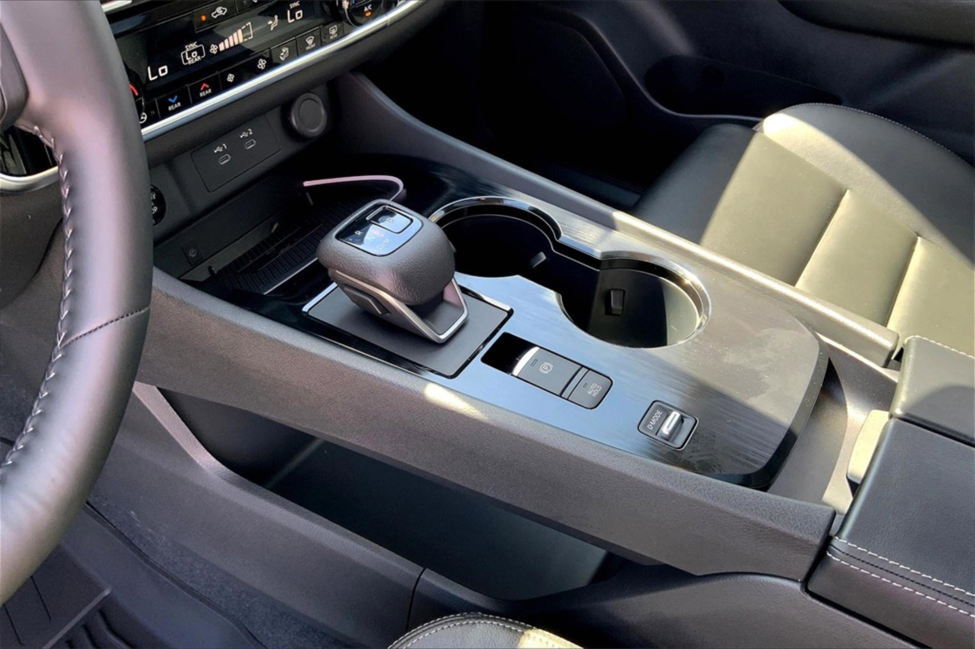 2025 Nissan Rogue SL photo 8