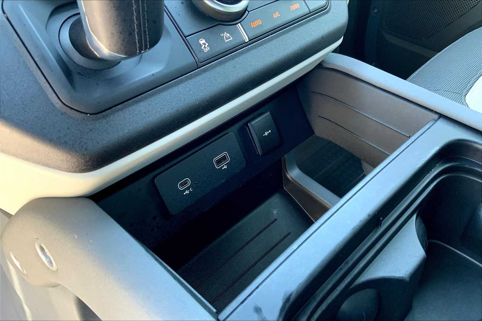 2023 Land Rover Defender X-Dynamic SE photo 61