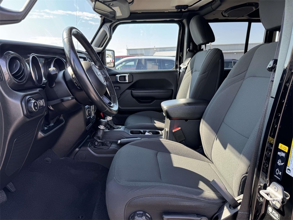 2022 Jeep Gladiator Altitude photo 12