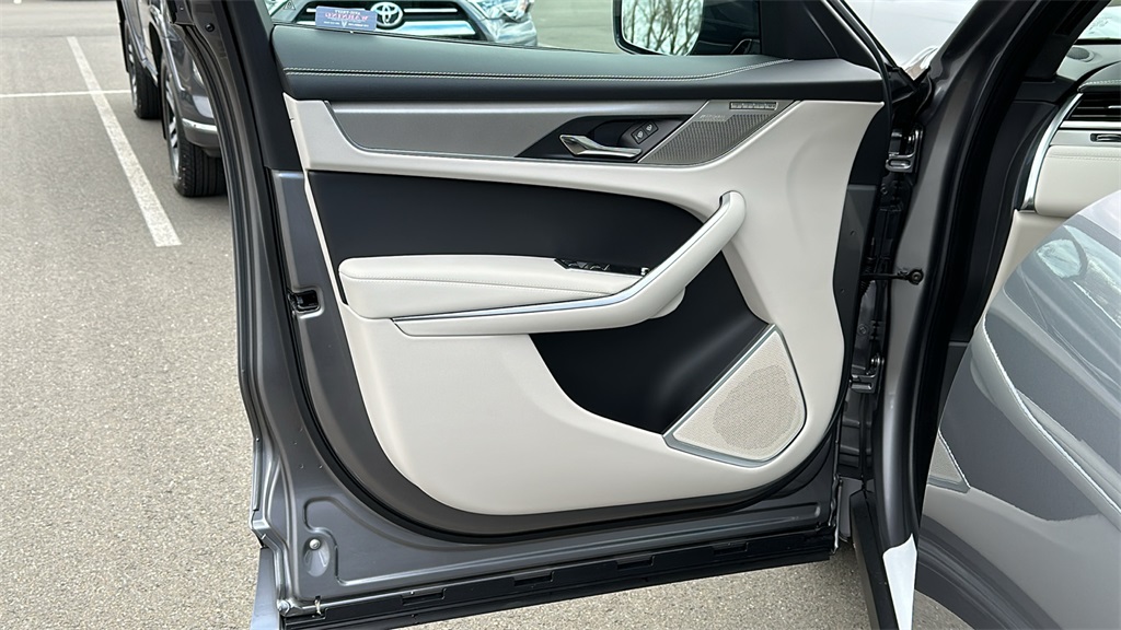 2026 Jaguar F-PACE P250 R-Dynamic S photo 9
