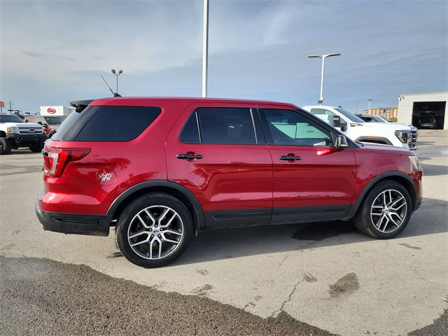 2018 Ford Explorer Sport photo 2