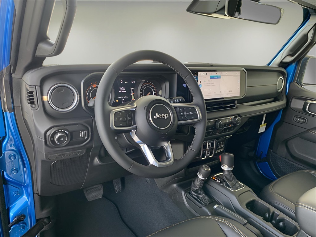 2025 Jeep Wrangler Sahara photo 25