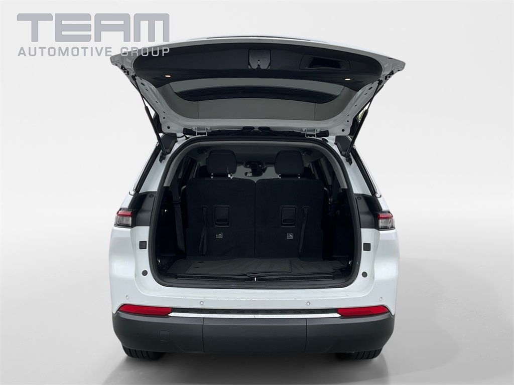 2023 Jeep Grand Cherokee Laredo photo 11