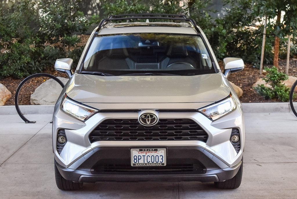 2020 Toyota RAV4 XLE Premium photo 2