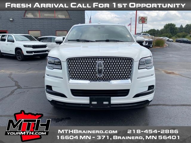 2022 Lincoln Navigator L Reserve Monochromatic photo 3