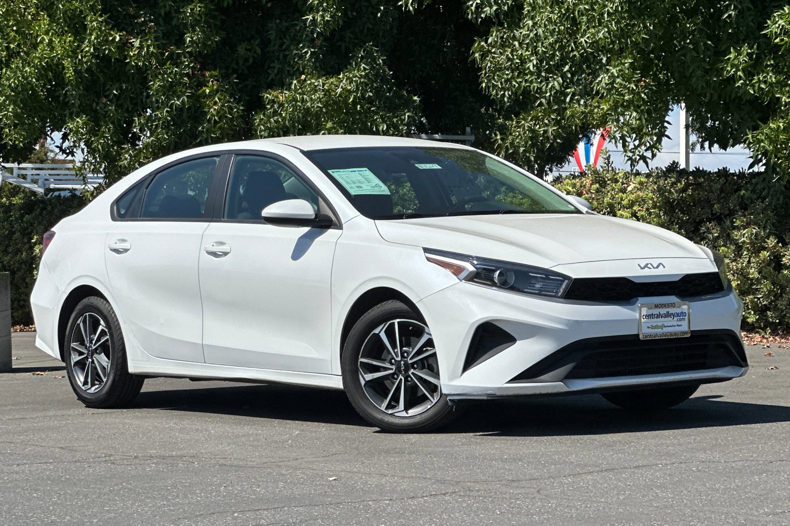 2023 Kia Forte LXS photo 2