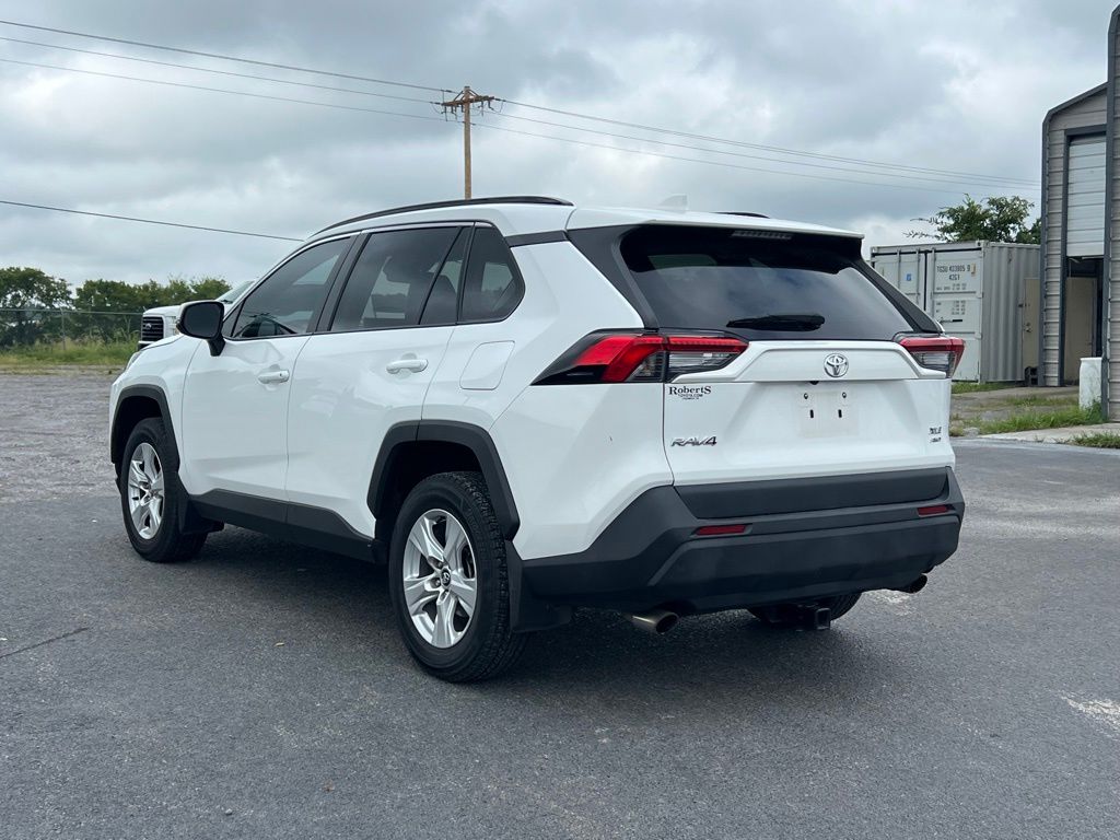 2020 Toyota RAV4 XLE photo 4
