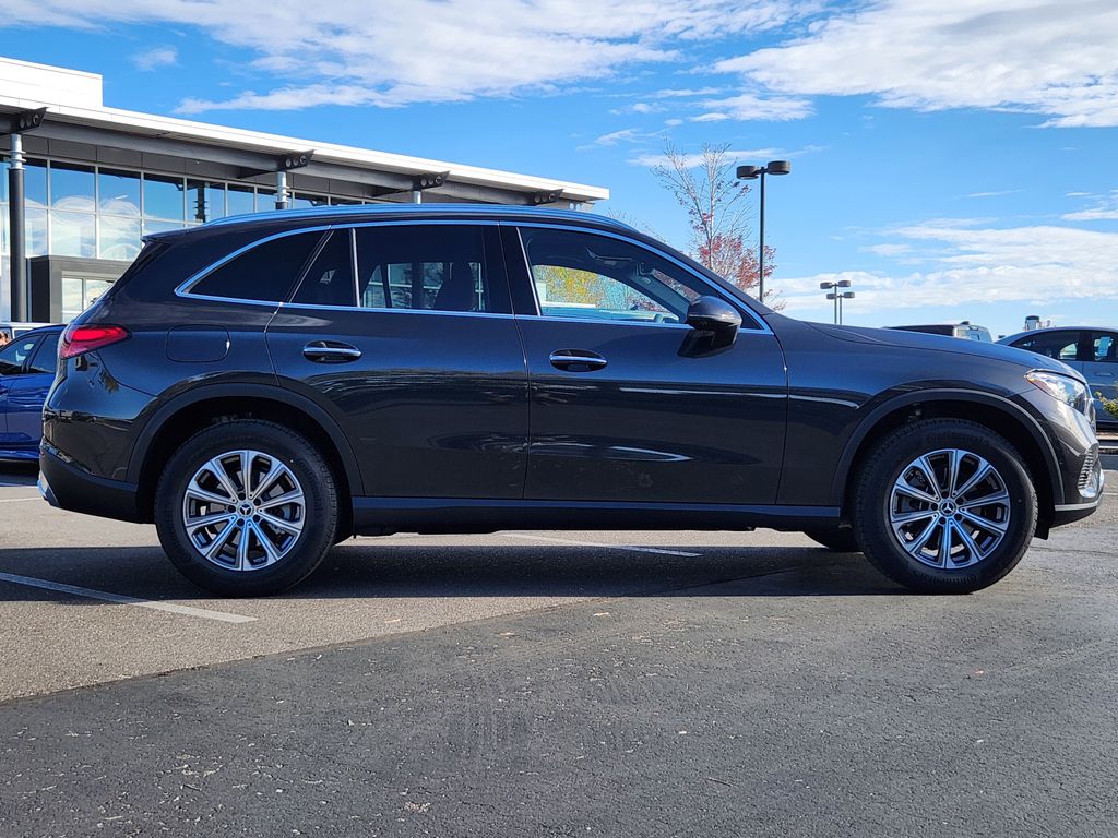 2026 Mercedes Benz GLC 300 4MATIC photo 2