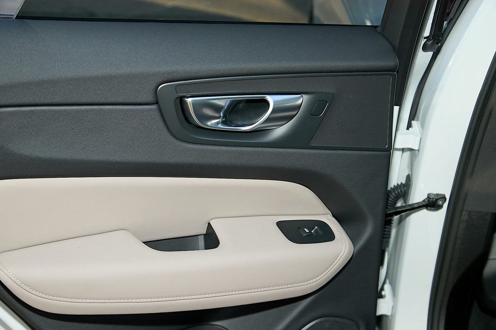 2026 VOLVO XC60 - Image 17