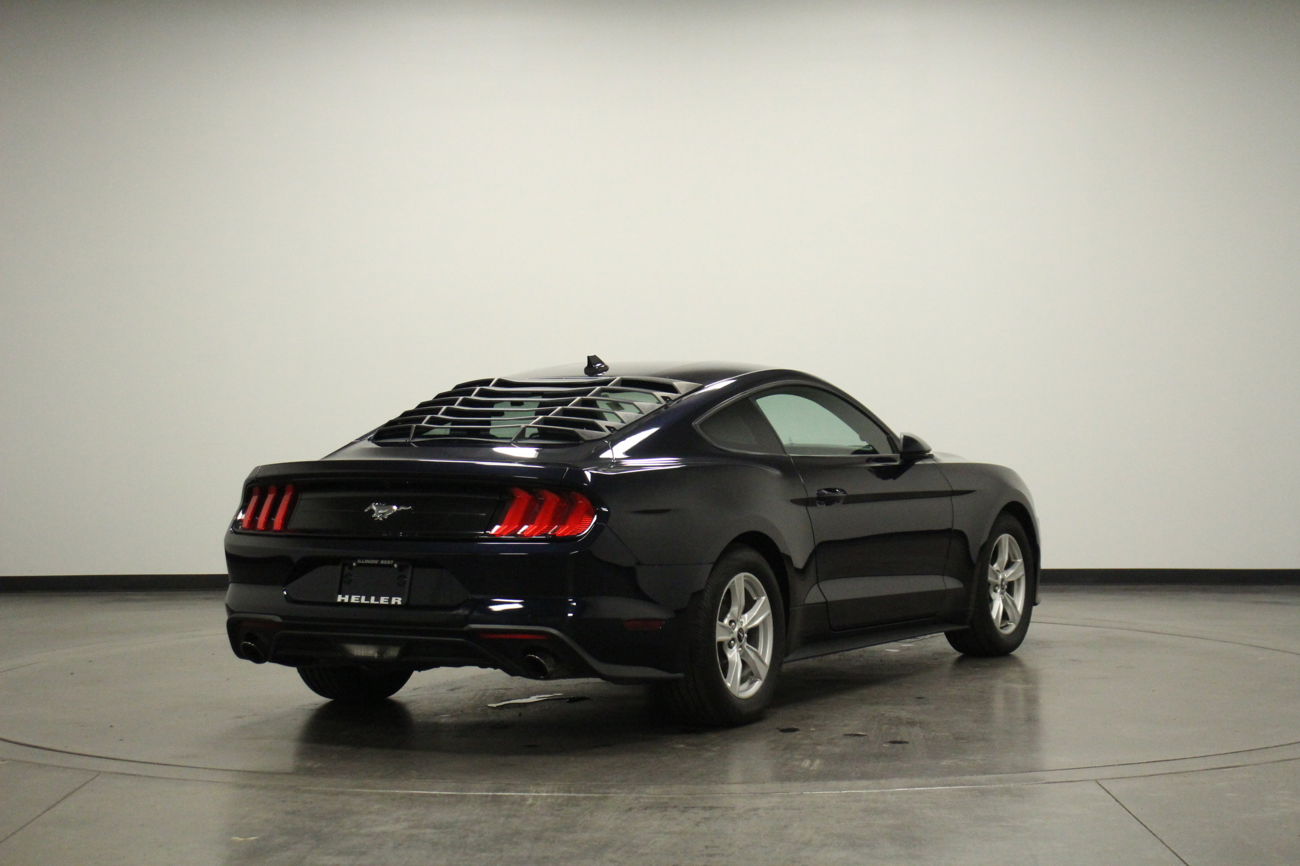 2021 Ford Mustang EcoBoost photo 6