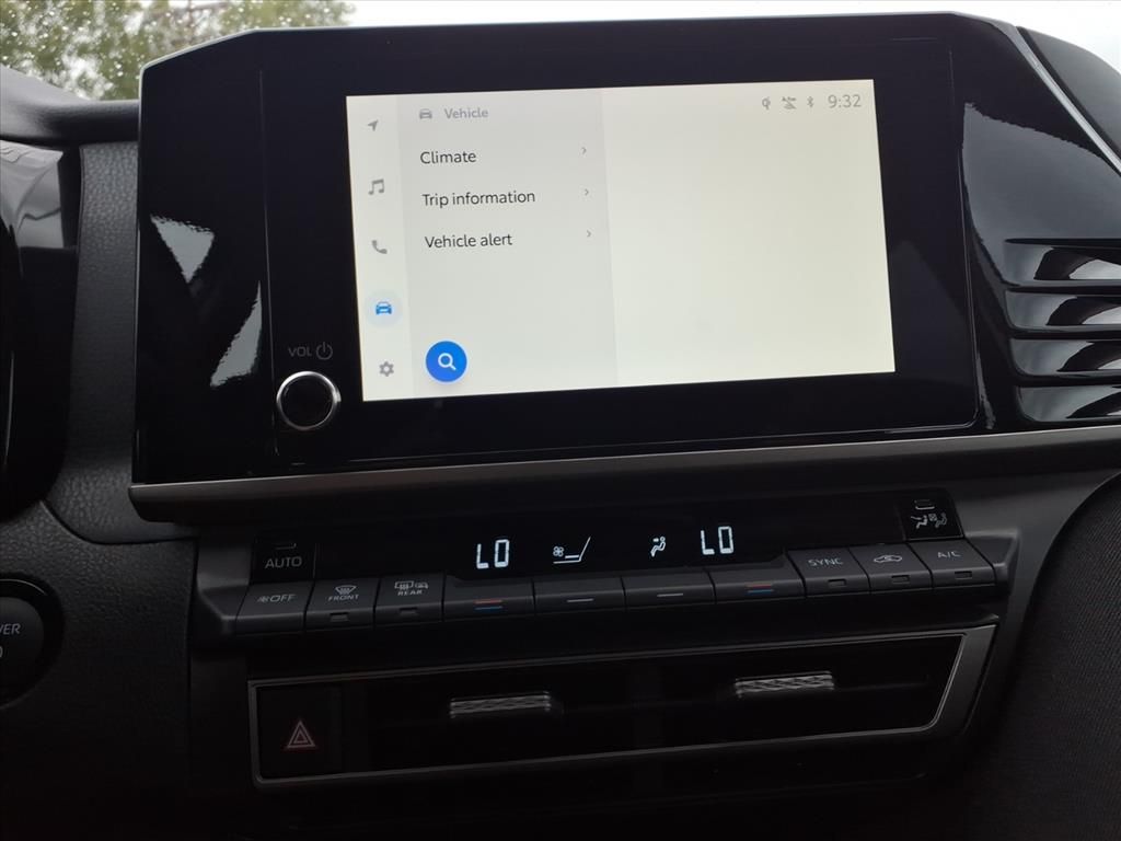 2025 Toyota Camry Hybrid LE photo 19