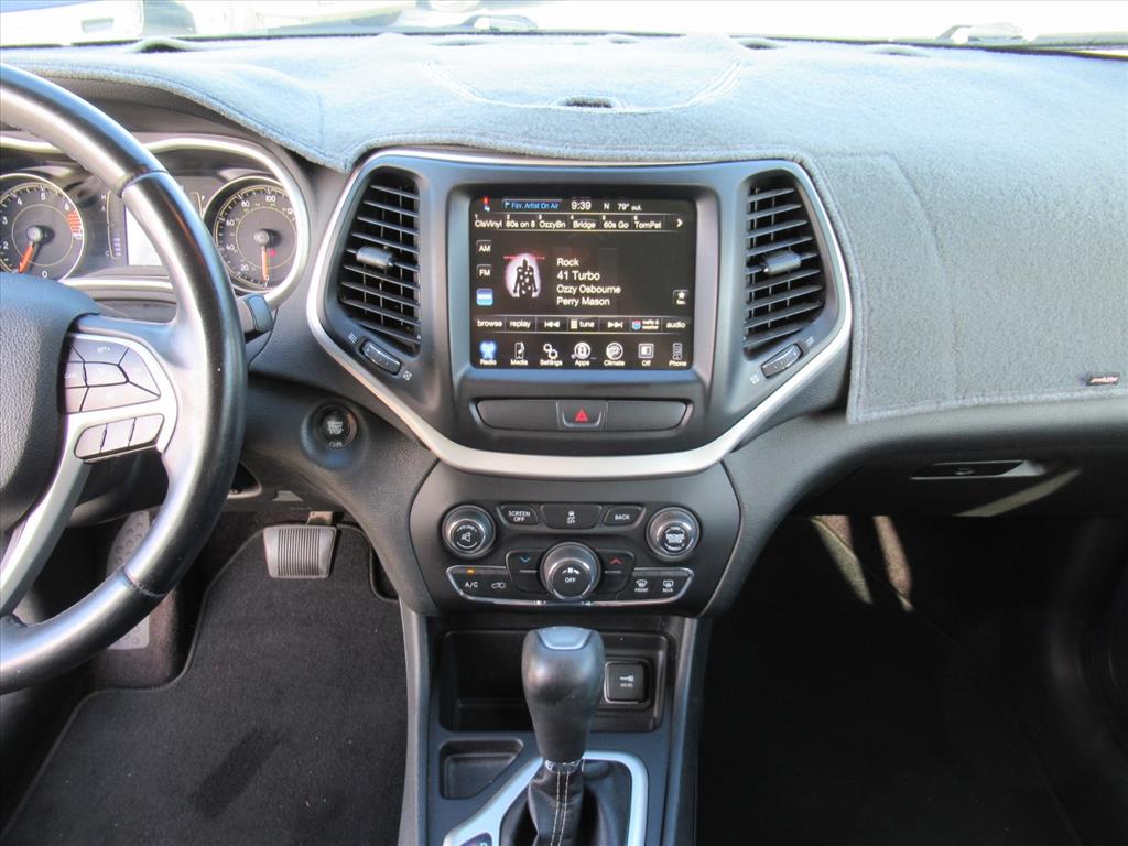 2018 Jeep Cherokee Latitude photo 18