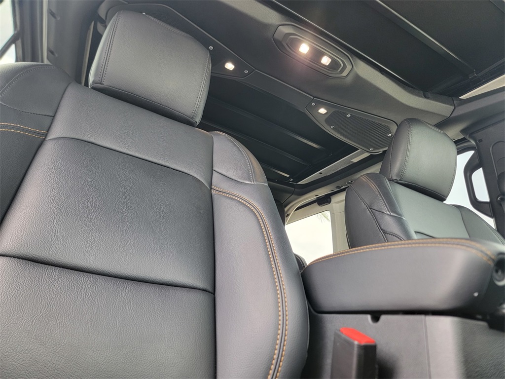 2024 Jeep Wrangler Sahara photo 14