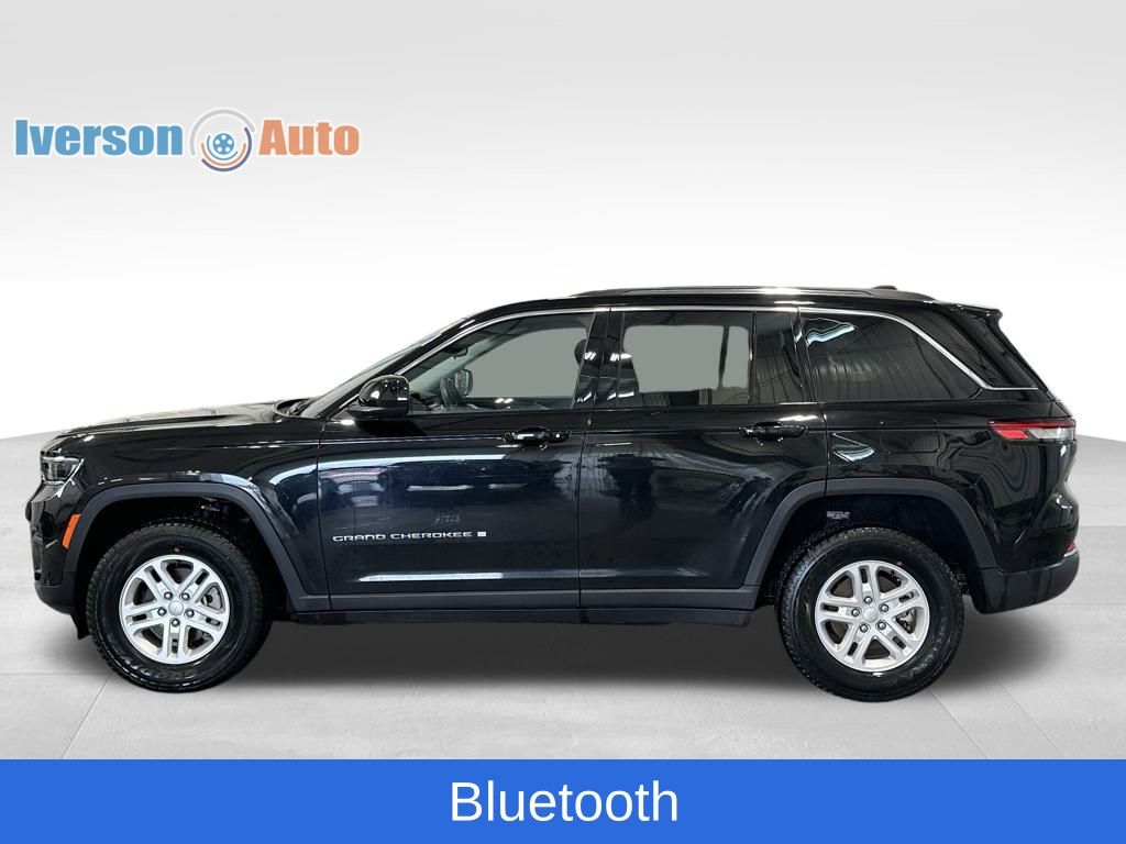 2022 Jeep Grand Cherokee Laredo photo 2