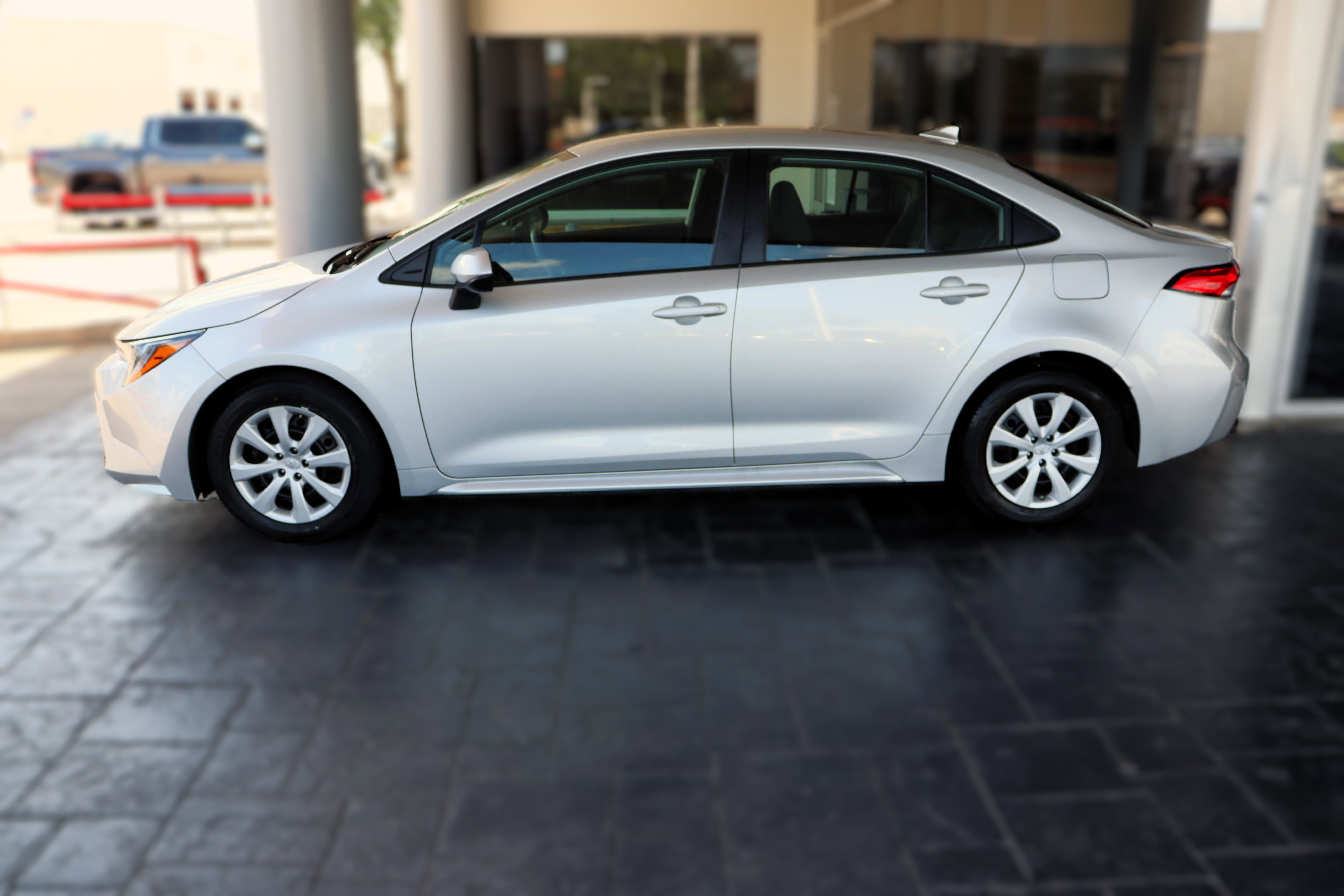 2023 Toyota Corolla LE photo 5