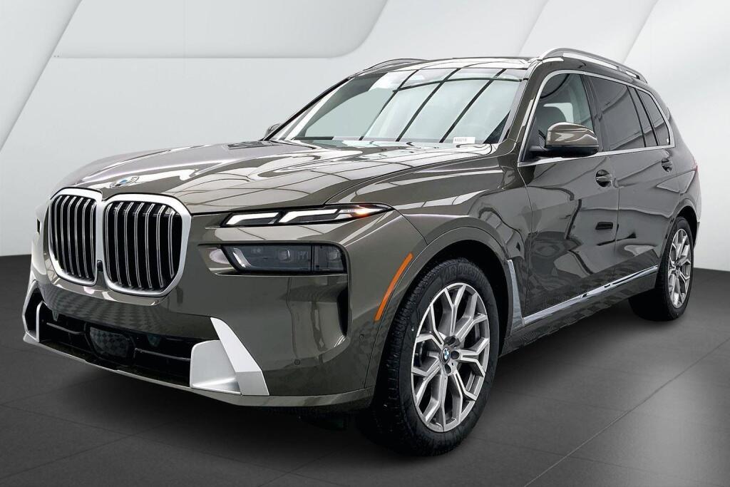 2025 BMW X7 40i's photo
