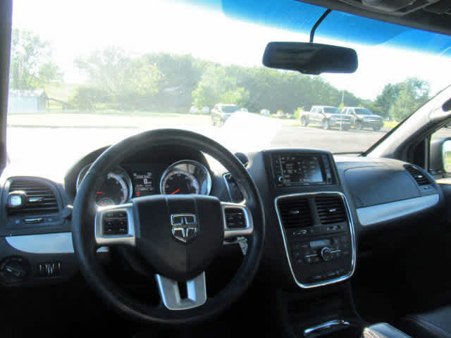 2015 Dodge Grand Caravan R/T photo 5