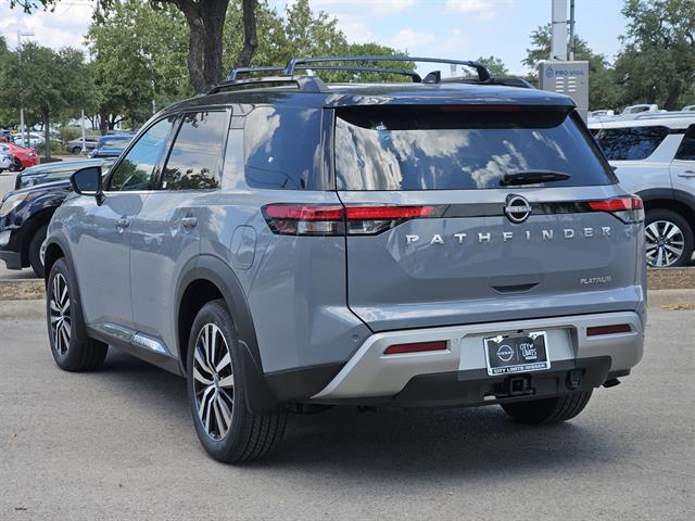 2025 Nissan Pathfinder Platinum photo 4