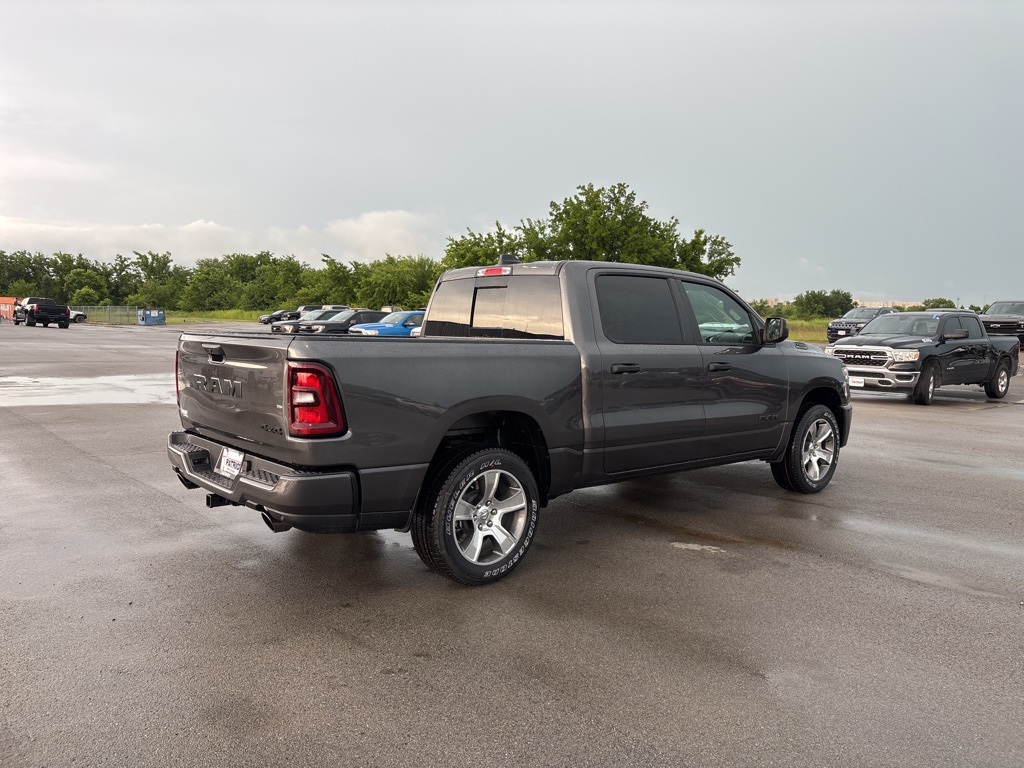 2025 Ram 1500 Tradesman photo 4