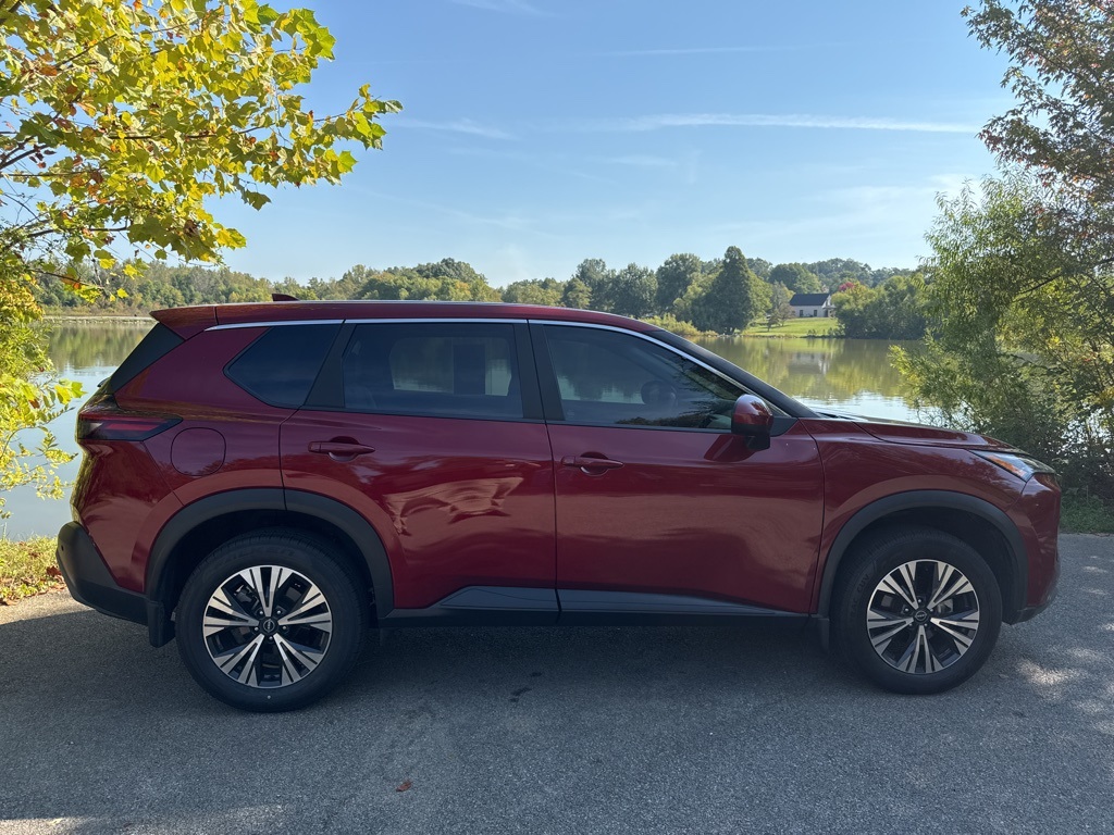 2023 Nissan Rogue SV photo 2