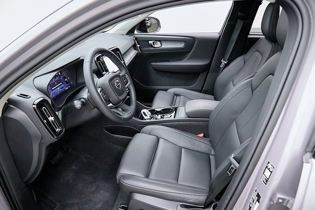 2026 VOLVO XC40 - Image 15