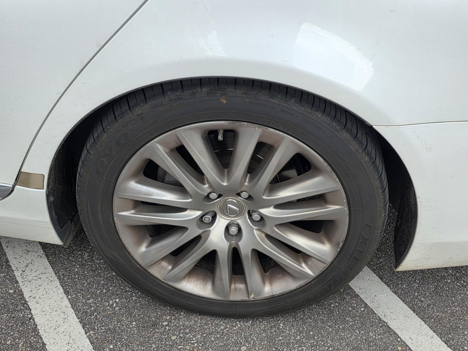 2014 Lexus LS 460 photo 4