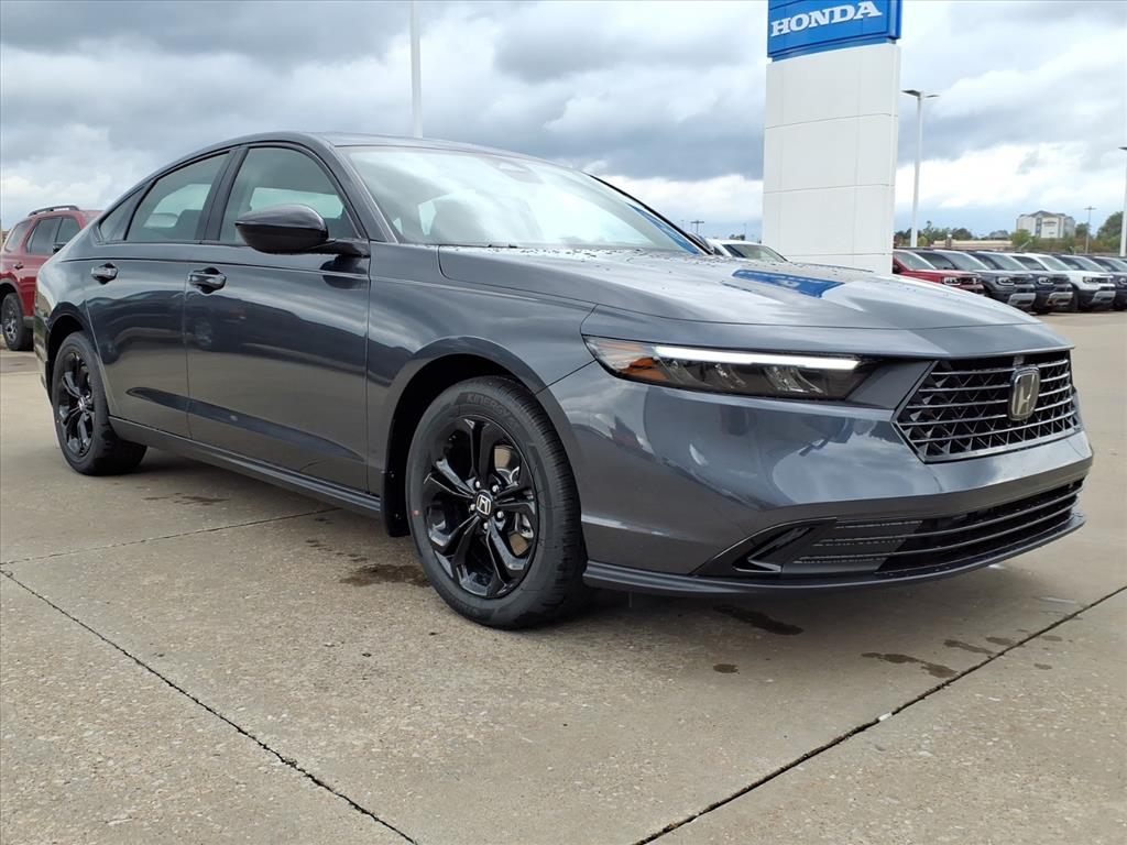 2025 Honda Accord SE's photo