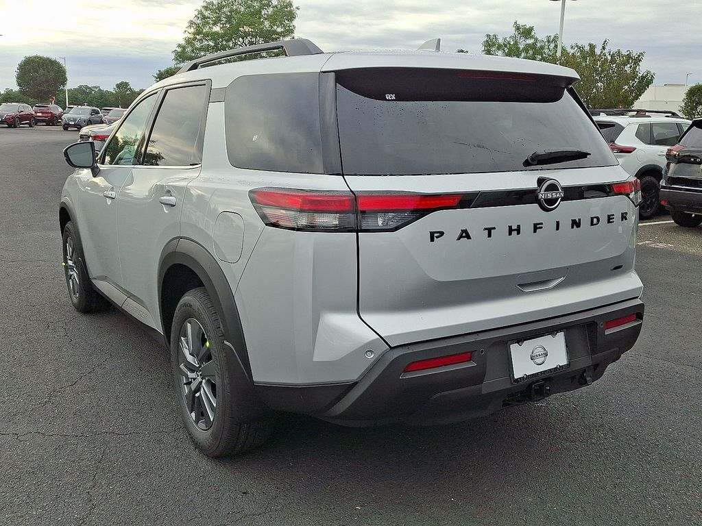 2025 Nissan Pathfinder SV photo 4