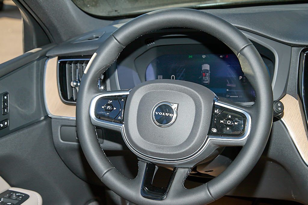 2026 VOLVO XC60 - Image 23