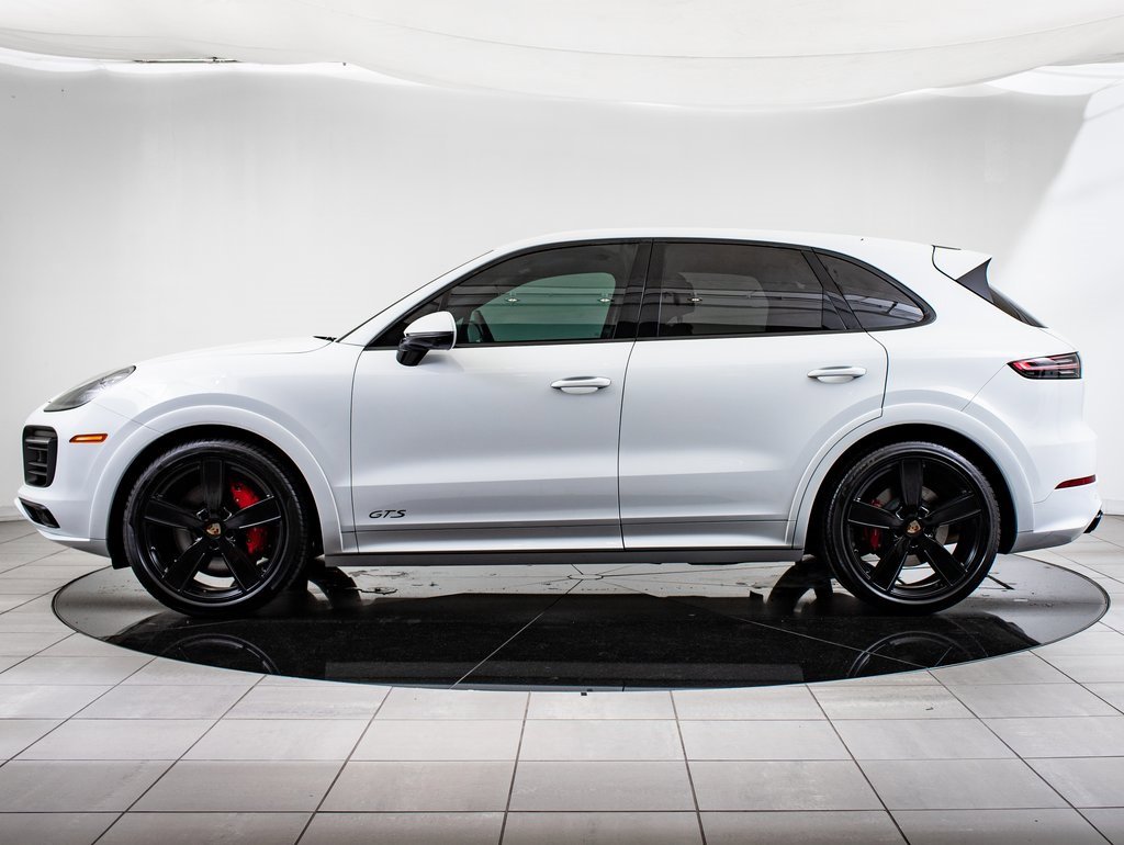 2022 Porsche Cayenne GTS photo 2
