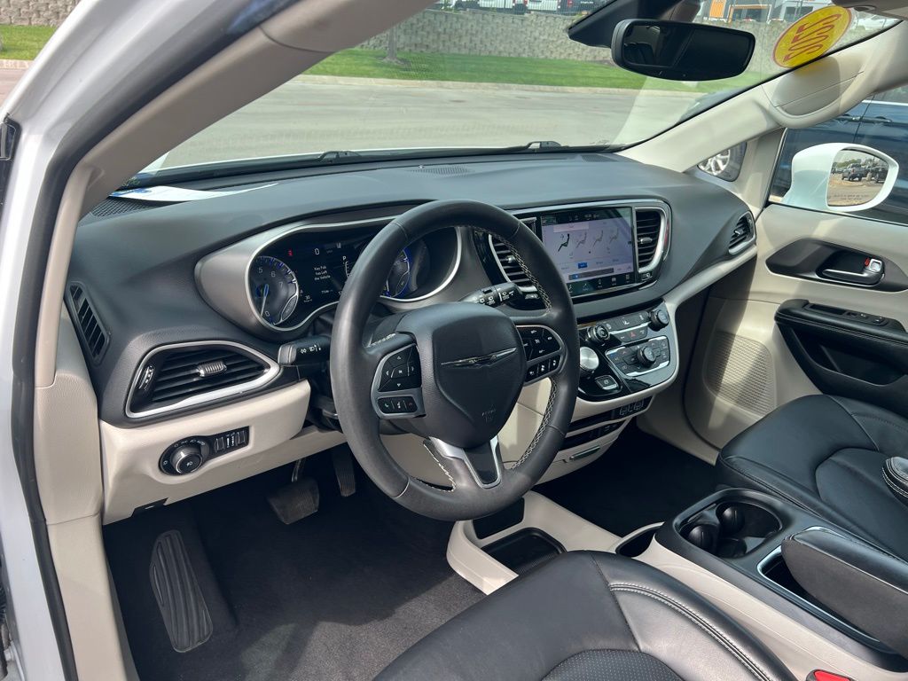 2022 Chrysler Pacifica Touring L photo 14