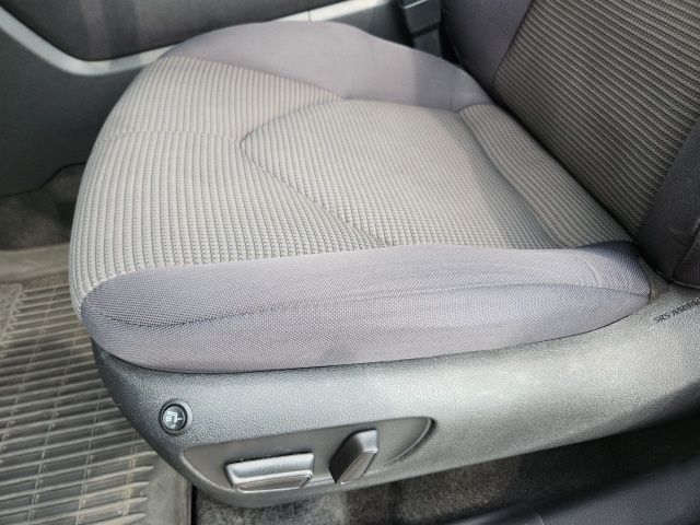 2022 Toyota Highlander Hybrid LE photo 10