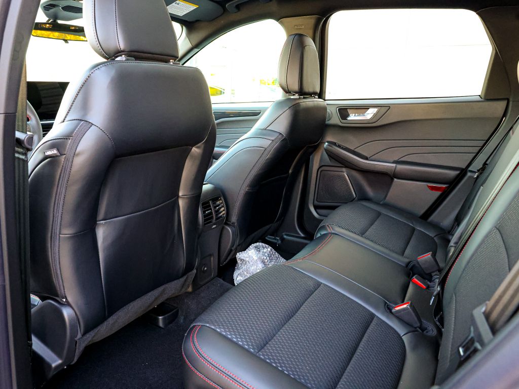 2025 Ford Escape ST-Line Select photo 33