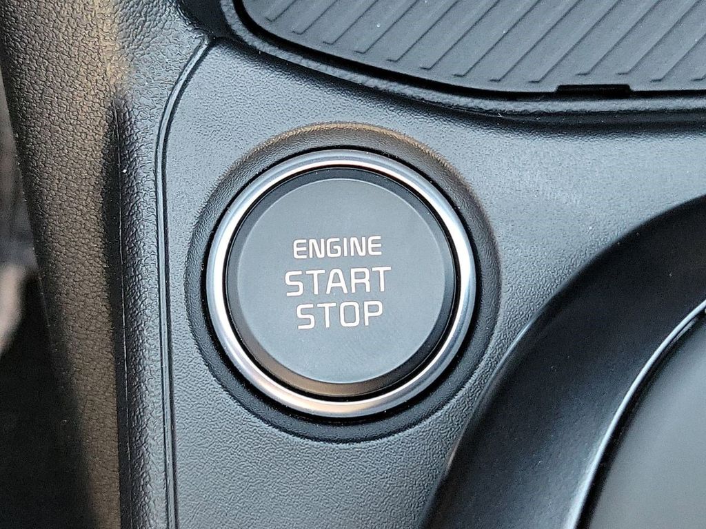 2025 Kia K4 LXS photo 26