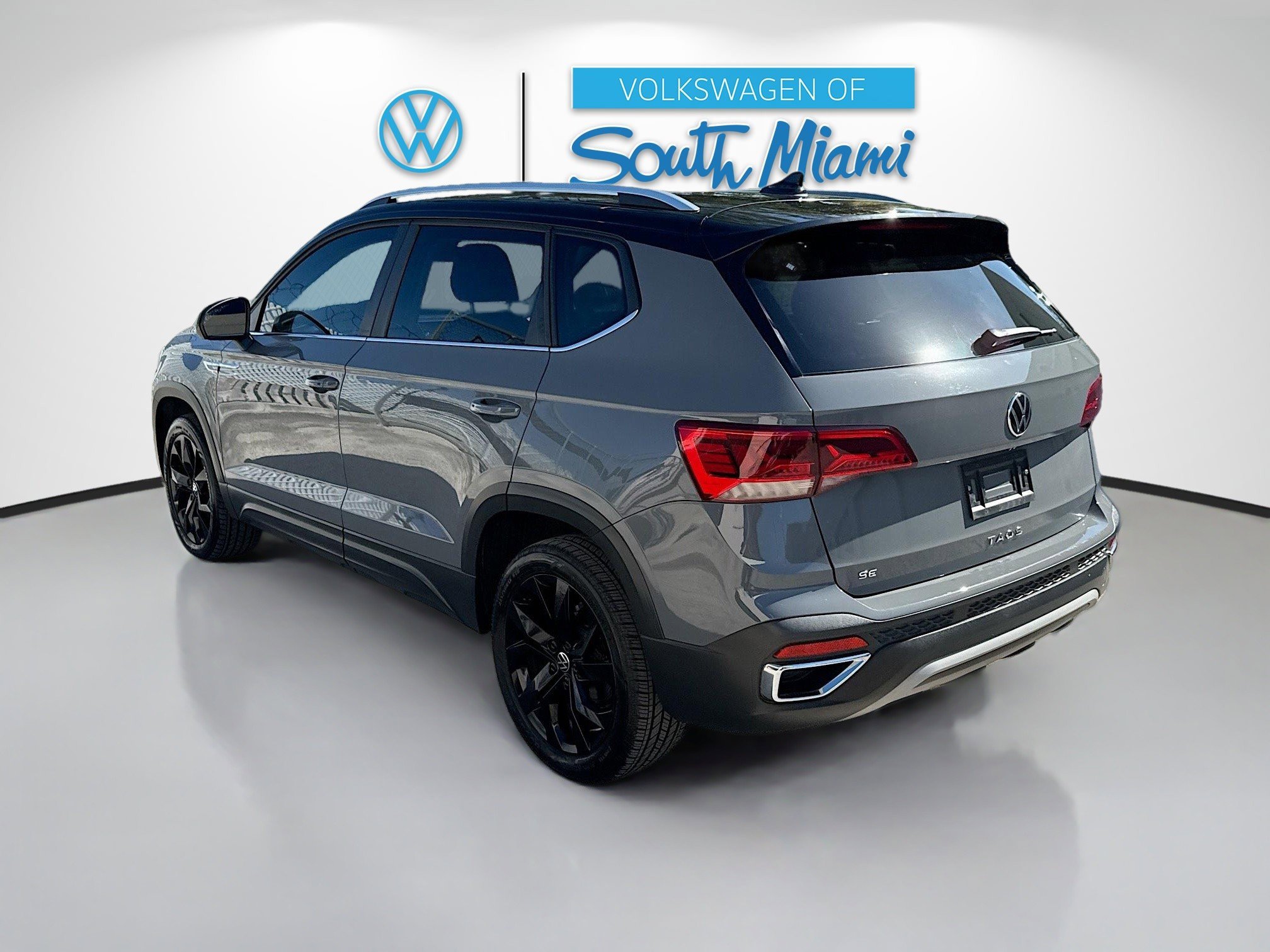 2024 Volkswagen Taos SE photo 2